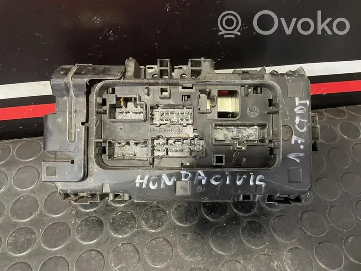 Honda Civic Ramka / Moduł bezpieczników S6FG4
