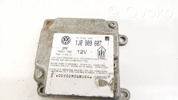 Volkswagen PASSAT B5 Oro pagalvių valdymo blokas 1J0909607