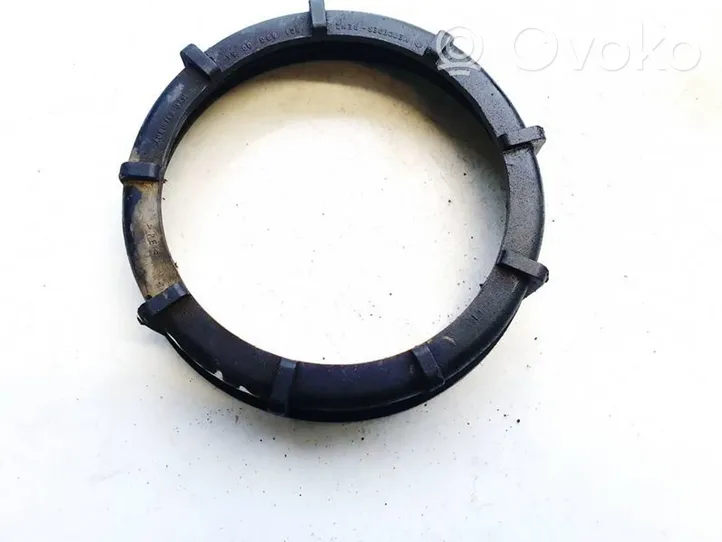 Mercedes-Benz C W203 Bague de verrouillage pour réservoir de carburant 1250759