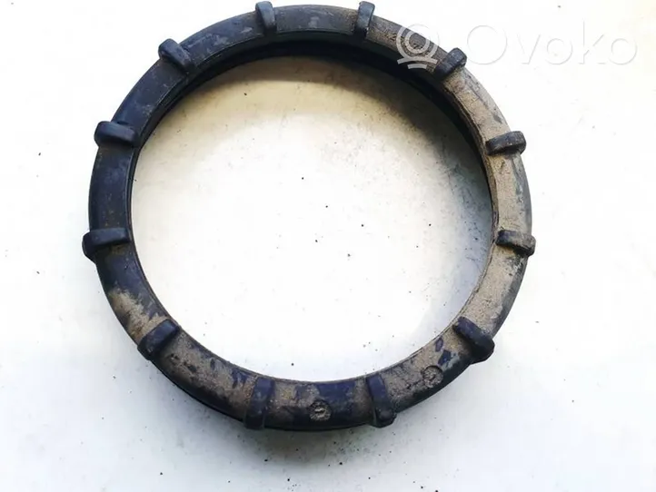 Mercedes-Benz C W203 Bague de verrouillage pour réservoir de carburant 1250759