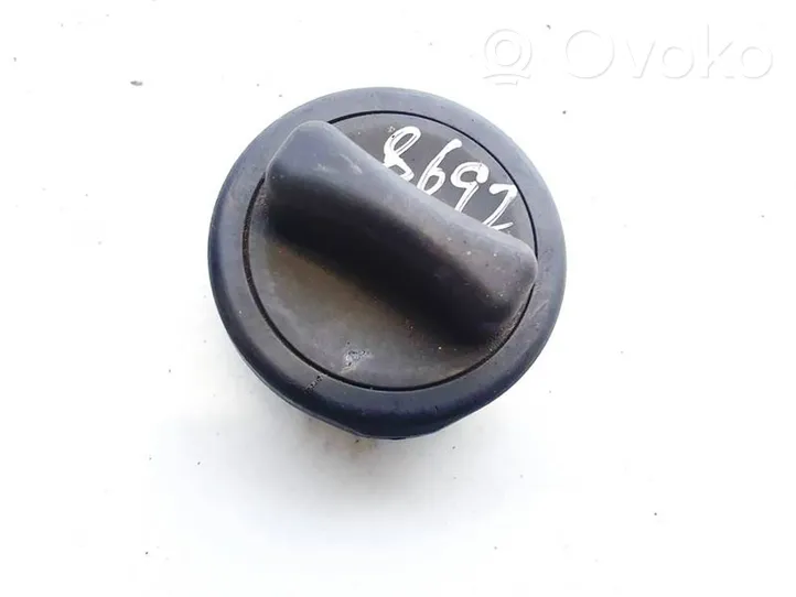 Mercedes-Benz CLS C219 Tappo del serbatoio del carburante a2204700705