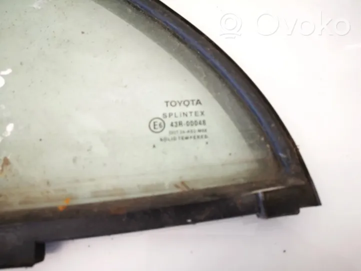 Toyota Avensis T250 Szyba karoseryjna drzwi tylnych 6818905030