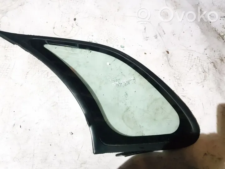 Nissan Almera Aizmugurējais virsbūves sānu stikls 