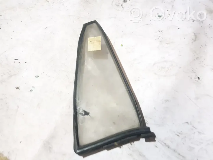 Volkswagen PASSAT B2 Rear vent window glass 