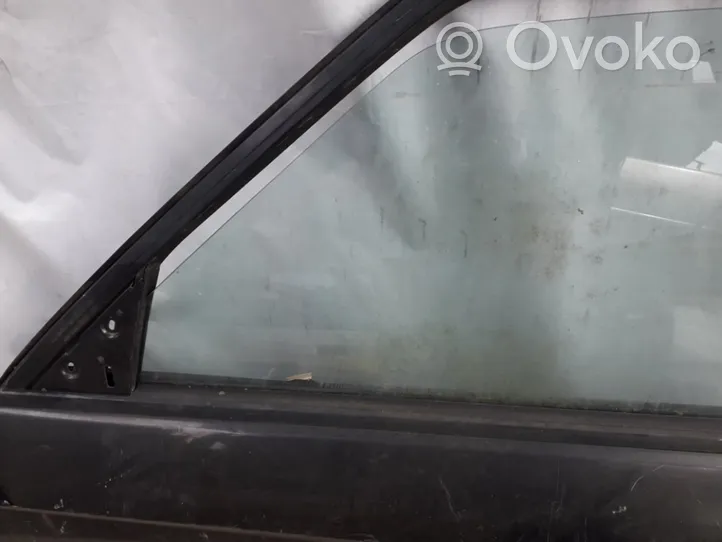 BMW 3 E30 Pagrindinis priekinių durų stiklas (keturdurio) 
