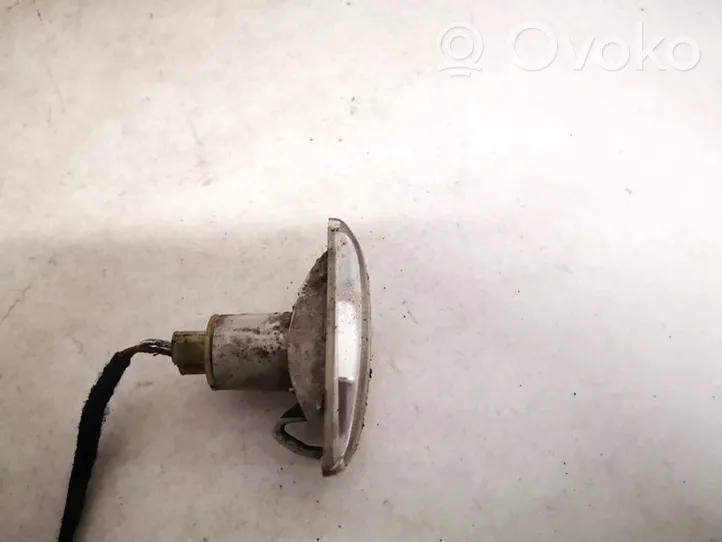 Opel Astra H Indicatore di direzione del parafango anteriore 13252455