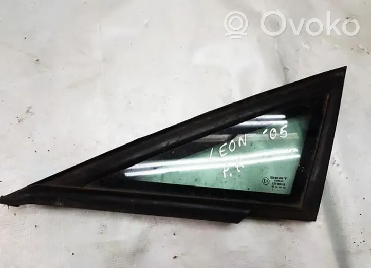 Seat Leon (1P) Front triangle window/glass 