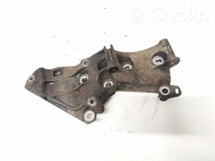 Dacia Logan I Engine mounting bracket 8200365097