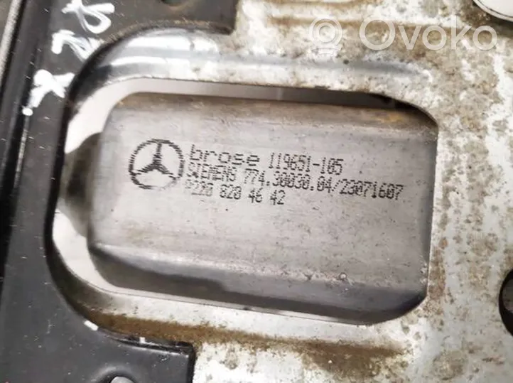 Mercedes-Benz C W203 Etuoven ikkunan nostomoottori a2208204642