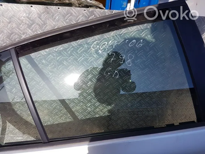 Volkswagen Golf V Vetro del finestrino della portiera posteriore 