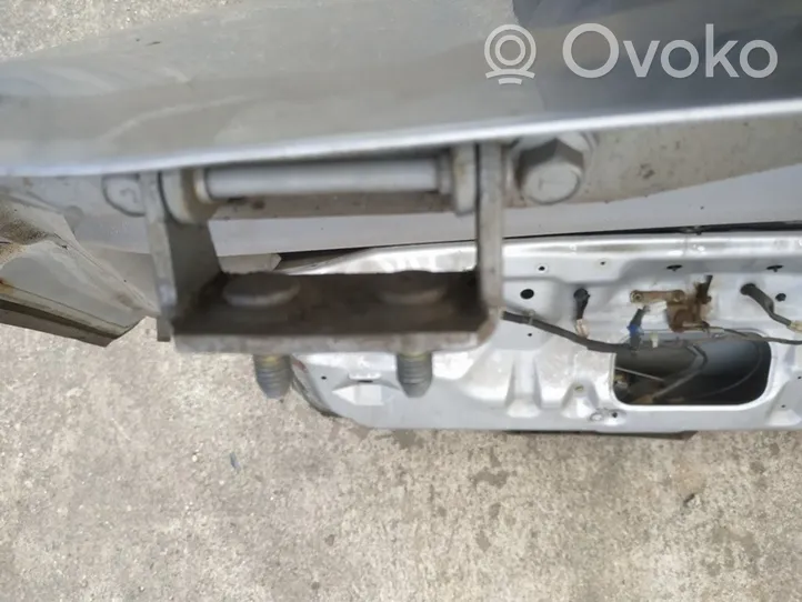Subaru Legacy Tailgate/trunk/boot hinge 