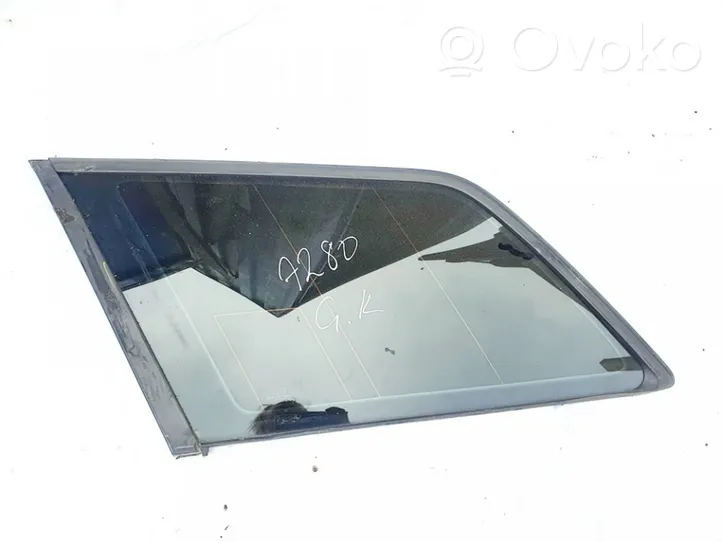 Audi A4 S4 B6 8E 8H Aizmugurējais virsbūves sānu stikls 