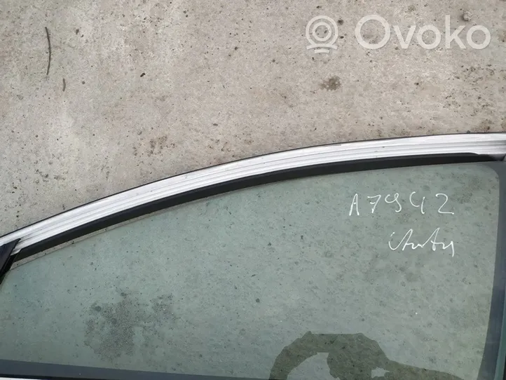 Toyota Avensis T270 Pagrindinis priekinių durų stiklas (keturdurio) 