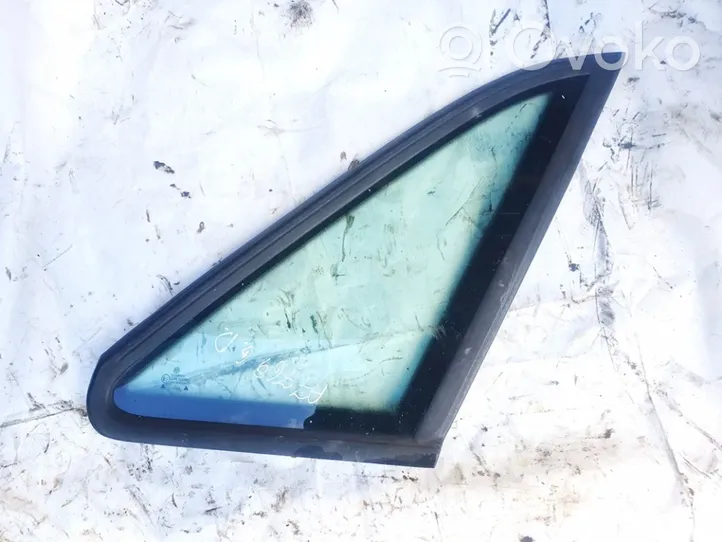 Volkswagen PASSAT B4 Rear side window/glass 