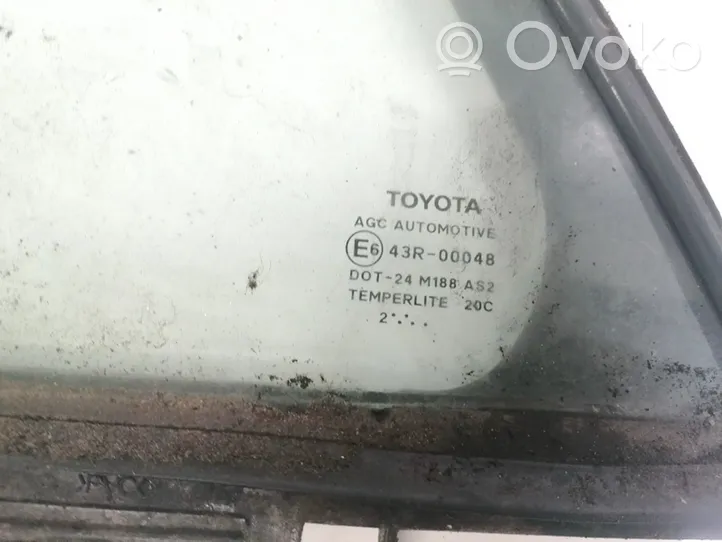 Toyota Avensis T270 Rear vent window glass 6818905070