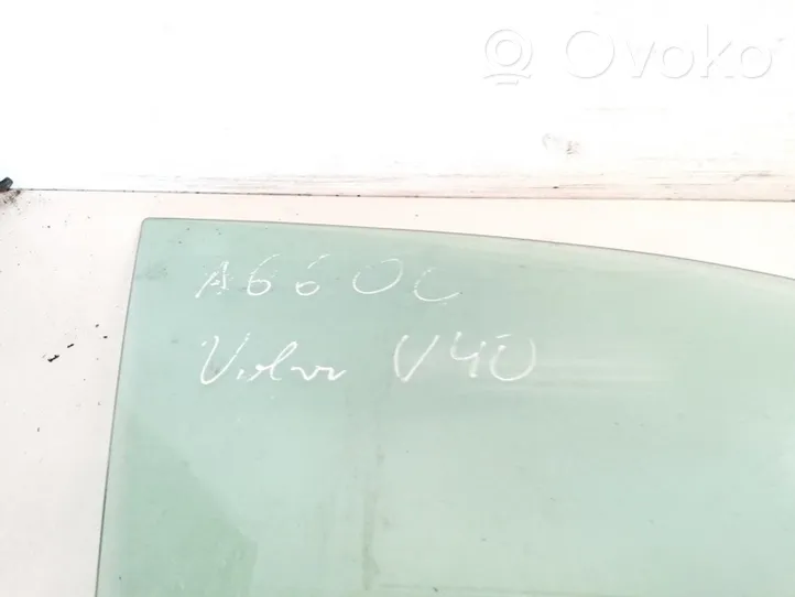 Volvo S40, V40 Vetro del finestrino della portiera anteriore - quattro porte 