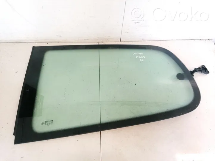 Peugeot 307 Rear side window/glass 