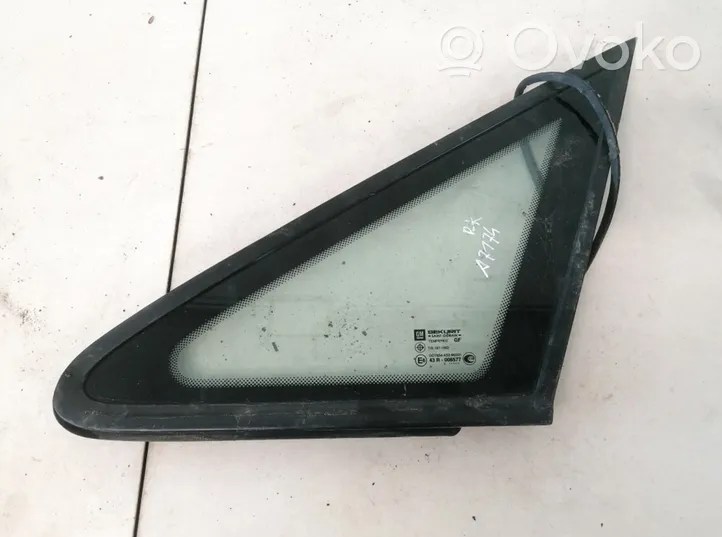 Opel Zafira A Finestrino/vetro triangolo anteriore 43r008577