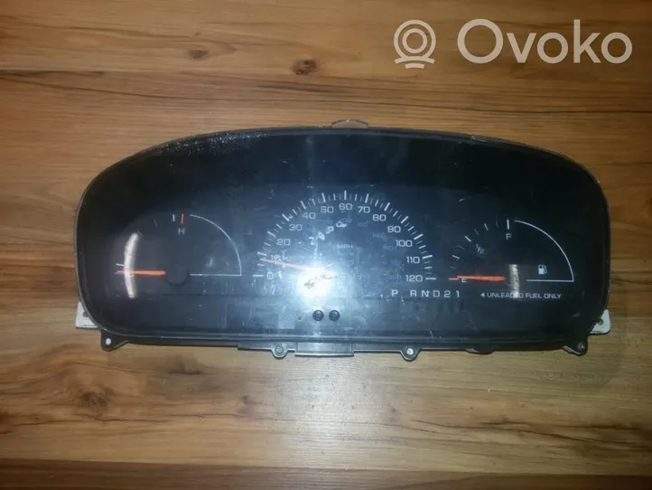 Dodge Caravan Speedometer (instrument cluster) 70113r
