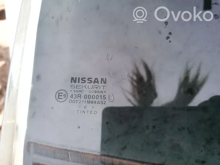 Nissan Almera Tino aizmugurējo durvju stikls 