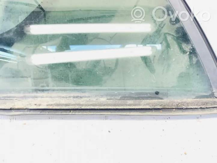 Mercedes-Benz C W203 Fenêtre latérale vitre arrière 