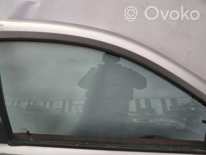 Fiat Punto (188) Vetro del finestrino della portiera anteriore - quattro porte 