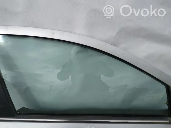 Opel Astra H Pagrindinis priekinių durų stiklas (keturdurio) 
