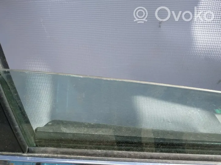 Toyota Avensis T250 Vitre de fenêtre porte avant (4 portes) 