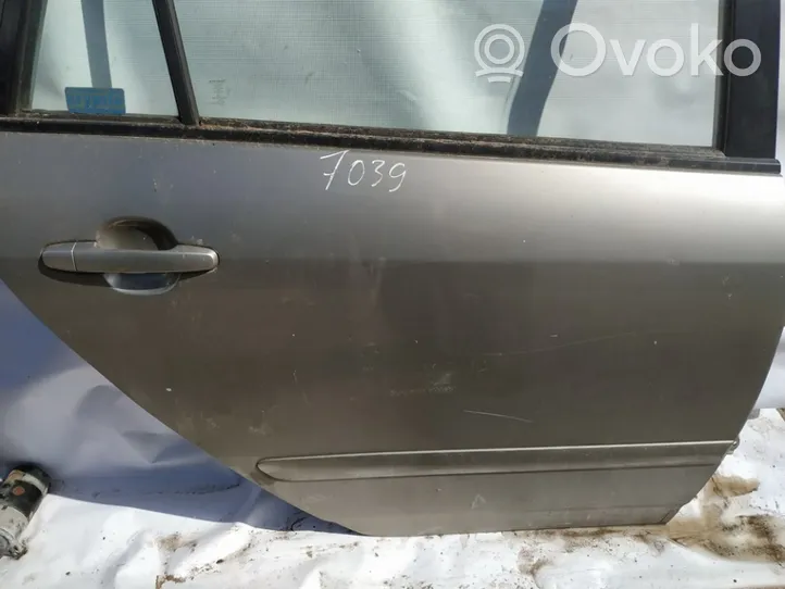 Toyota Corolla Verso E121 Aizmugurējās durvis pilkos