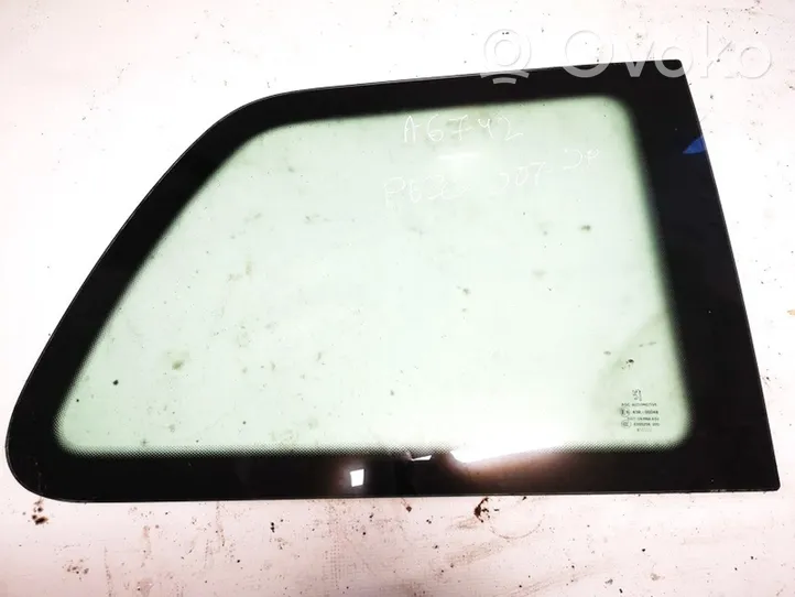 Peugeot 307 Rear side window/glass 