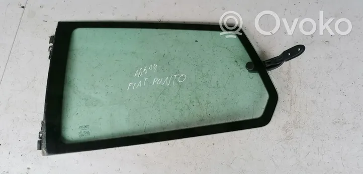 Fiat Punto (188) Finestrino/vetro retro 