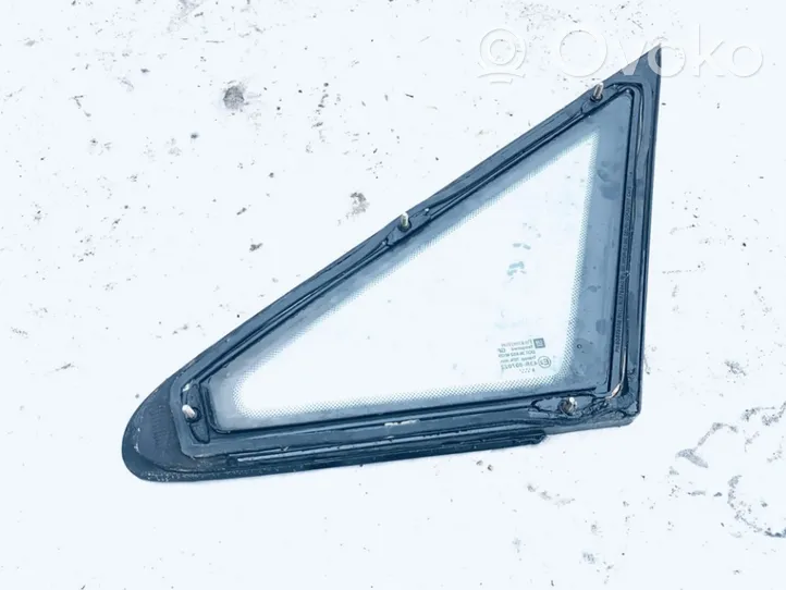 Opel Zafira A Front triangle window/glass 