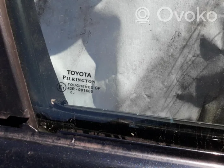 Toyota Avensis T270 priekšējo durvju stikls (četrdurvju mašīnai) 