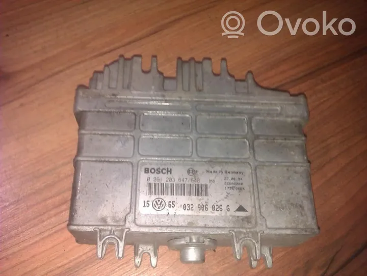 Volkswagen Golf III Calculateur moteur ECU 0261203647