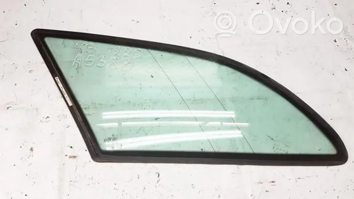 Mercedes-Benz C W202 Fenêtre latérale avant / vitre triangulaire 