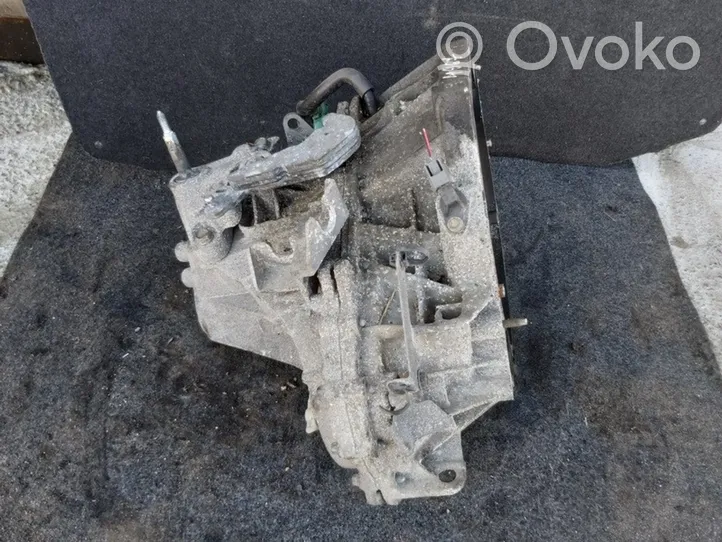 Nissan Juke I F15 Mechaninė 5 pavarų dėžė 7701700587