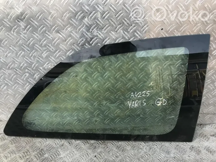 Toyota Yaris Aizmugurējais virsbūves sānu stikls 
