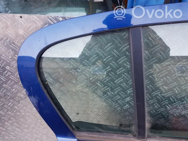 Opel Astra H Rear vent window glass 