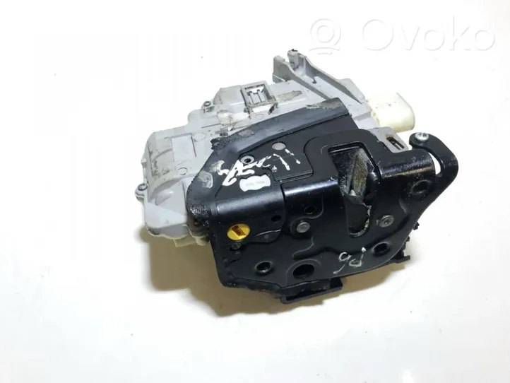 Volkswagen PASSAT B6 Front door lock 3c2837015a