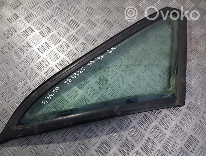 Volkswagen PASSAT B3 Rear side window/glass 