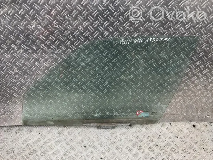Volvo 440 priekšējo durvju stikls (četrdurvju mašīnai) 