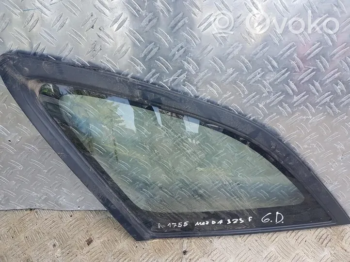 Mazda 323 F Fenêtre latérale avant / vitre triangulaire 