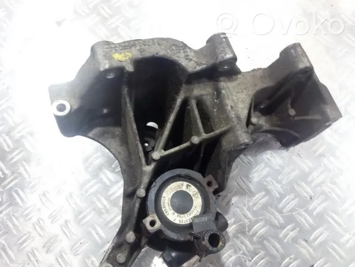 Renault Laguna I Engine mounting bracket 7700857078