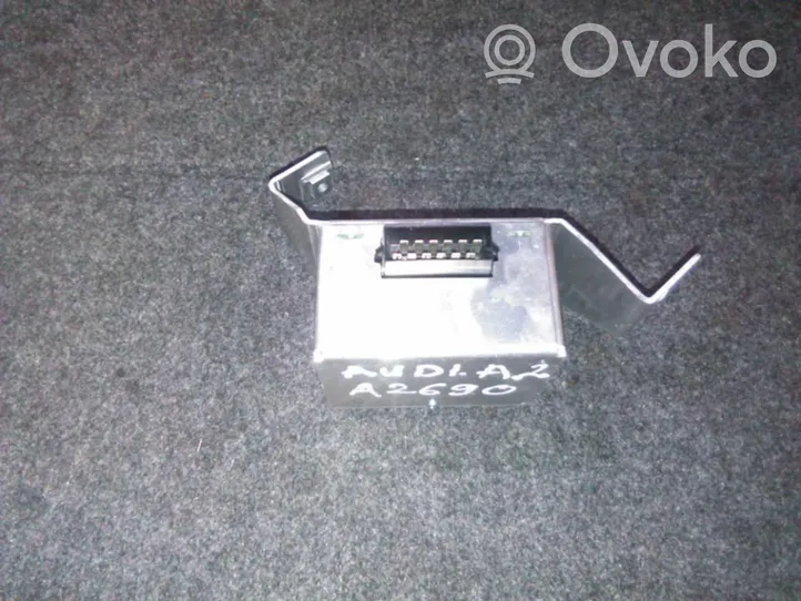 Audi A2 Citu veidu vadības bloki / moduļi 8z0035223