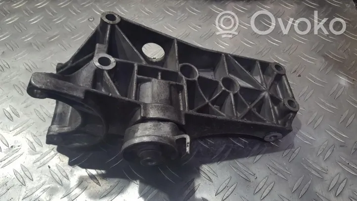 Audi A2 Кронштейн крепления двигателя 