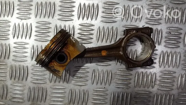 Fiat Punto (176) Piston avec bielle 