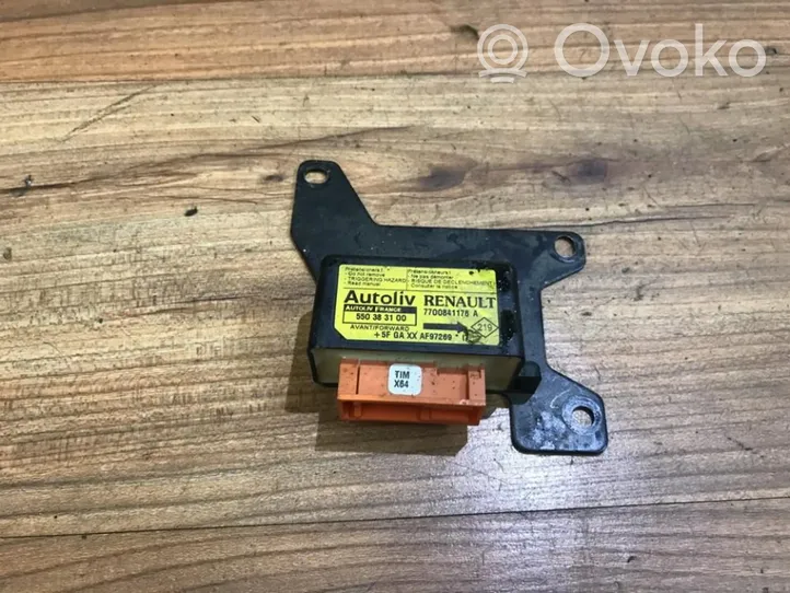 Renault Megane I Module de contrôle airbag 7700841176