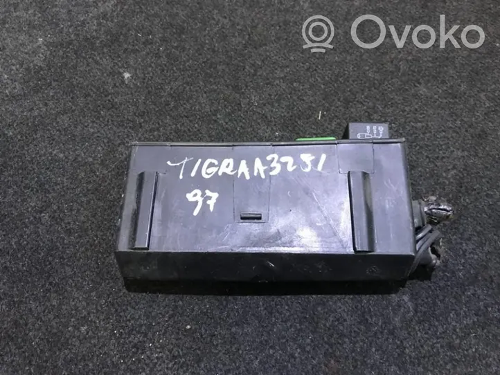 Opel Tigra A Set scatola dei fusibili 90560473