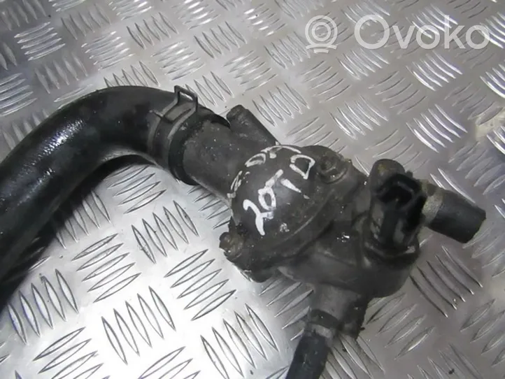 Mazda 323 Tuyau de liquide de refroidissement moteur 