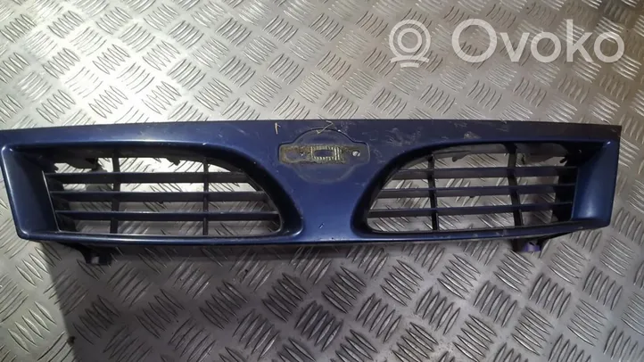 Nissan Almera Grille de calandre avant 623100N000